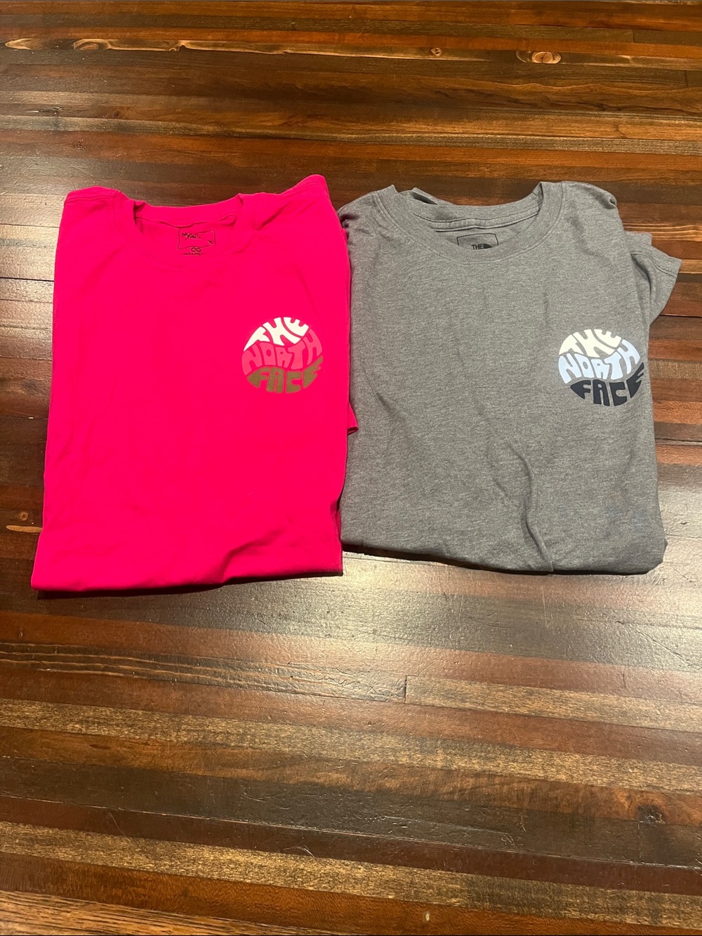 The North Face women’s  Short-Sleeve Graphic Tee Set - Hot Pink & Heather Gray